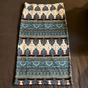 Women skirt, size S, color cream, blue and black. Excellent condition.